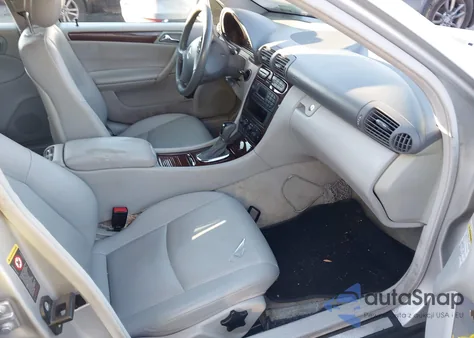 2003 Mercedes-Benz C 240 z USA, uszkodzony, nr VIN WDBRF61J33F343854